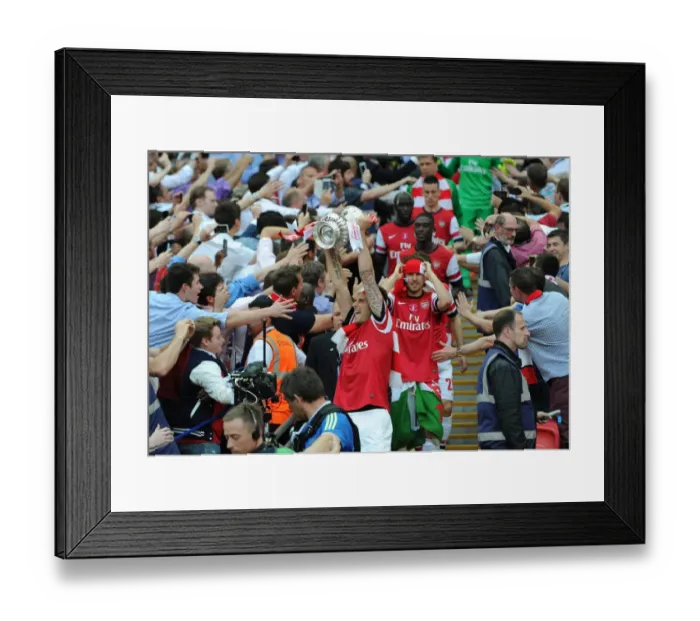 Framed Print : Arsenal FC Wins FA Cup: Olivier Giroud Lifts the Trophy after Arsenal v Hull City