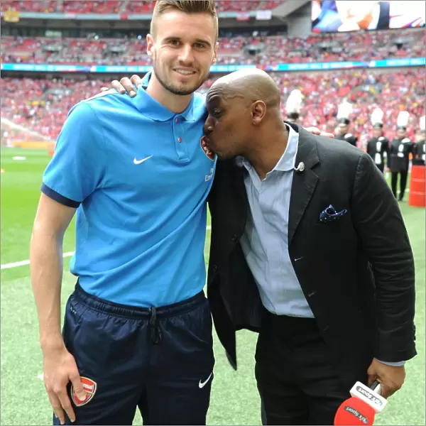 Arsenal's Carl Jenkinson Meets Ian Wright Before FA Cup Final vs Hull City