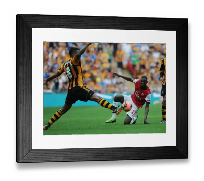 Framed Print : Arsenal's Yaya Sanogo Clashes with Hull's Tom Huddlestone in FA Cup Final Showdown