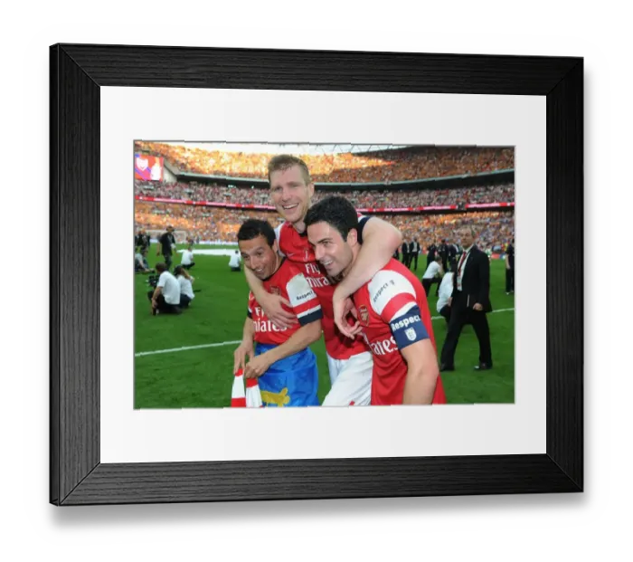 Framed Print : Arsenal Celebrate FA Cup Victory: Cazorla, Mertesacker, Arteta