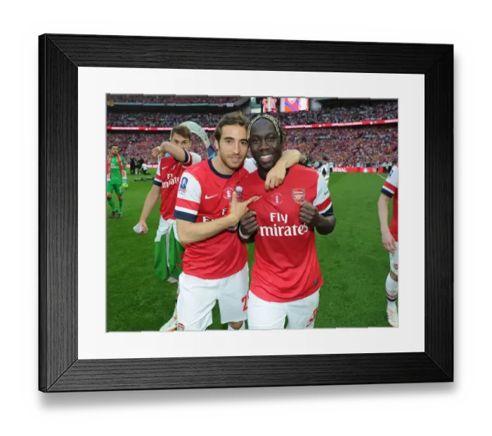Framed Print : Arsenal's Unforgettable FA Cup Victory: Flamini and Sagna's Emotional Celebration