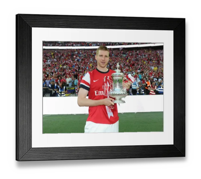 Framed Print : Arsenal's Glory: Per Mertesacker's FA Cup Victory Celebration (2014) Framed Print : Arsenal's Glory: Per Mertesacker's FA Cup Victory Celebration (2014)