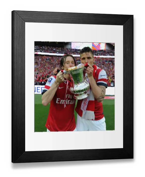 Framed Print : Arsenal Wins FA Cup: Celebrating Victory over Hull City at Wembley Stadium Framed Print : Arsenal Wins FA Cup: Celebrating Victory over Hull City at Wembley Stadium