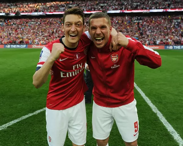 Arsenal FC: Ozil and Podolski Celebrate FA Cup Victory
