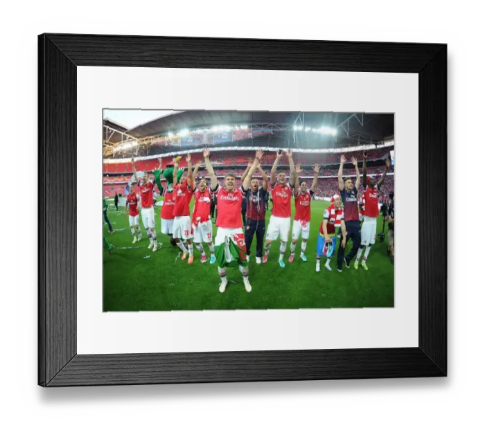 Framed Print : Arsenal FC: Triumphant FA Cup Victory over Hull City (2014) Framed Print : Arsenal FC: Triumphant FA Cup Victory over Hull City (2014)