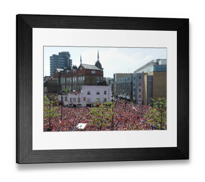Framed Print : Arsenal FA Cup Victory: Celebrating with Fans (2014)