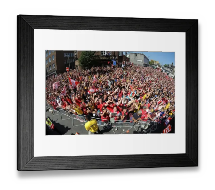 Framed Print : Arsenal FA Cup Victory: The Triumphant Parade through London, 2014