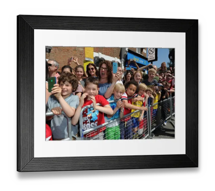 Framed Print : Arsenal Fans on the route of the Trophy Parade. Islington, 18 / 5 / 14. Credit : Arsenal Framed Print : Arsenal Fans on the route of the Trophy Parade. Islington, 18 / 5 / 14. Credit : Arsenal