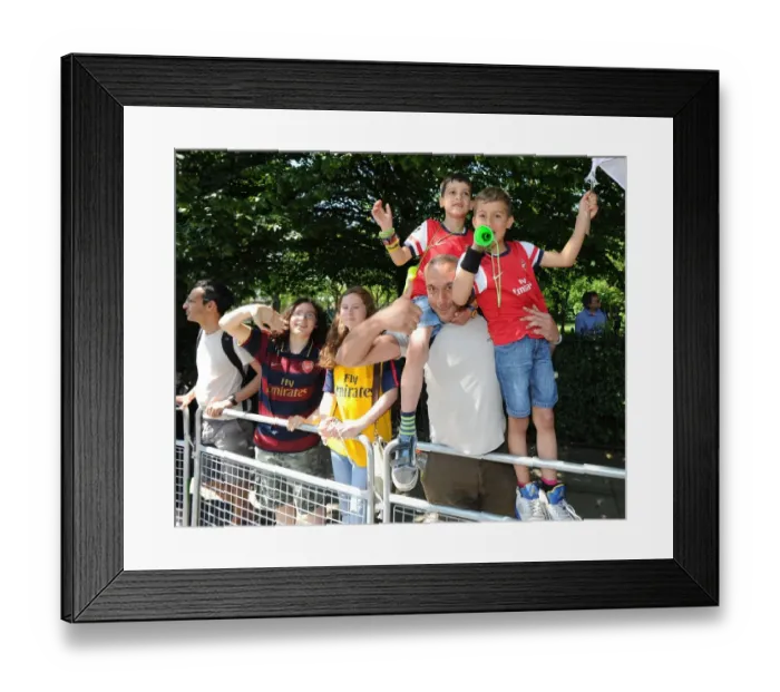 Framed Print : Arsenal Football Club: Triumphant Parade Through Islington - May 18, 2014