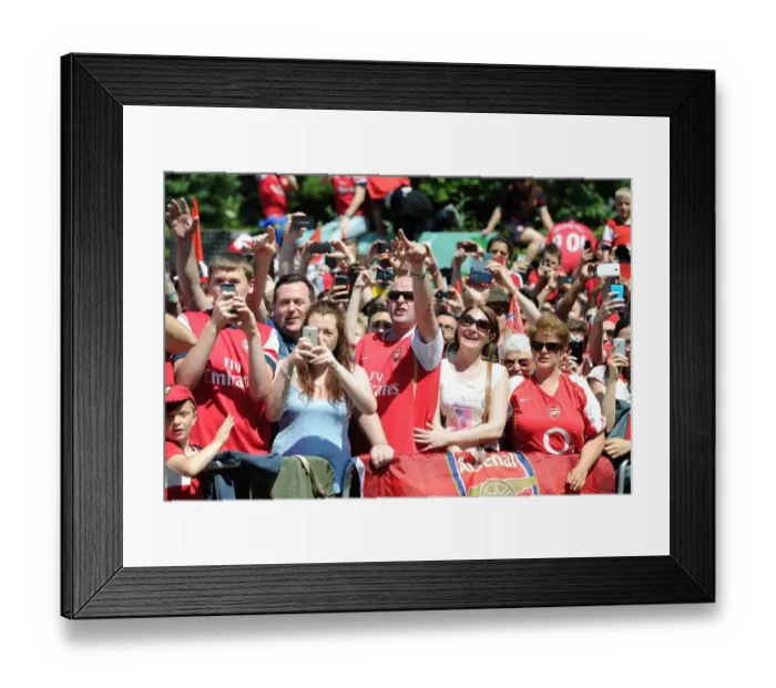 Framed Print : Arsenal Champions Parade: Triumphant Celebration through Islington, May 18, 2014