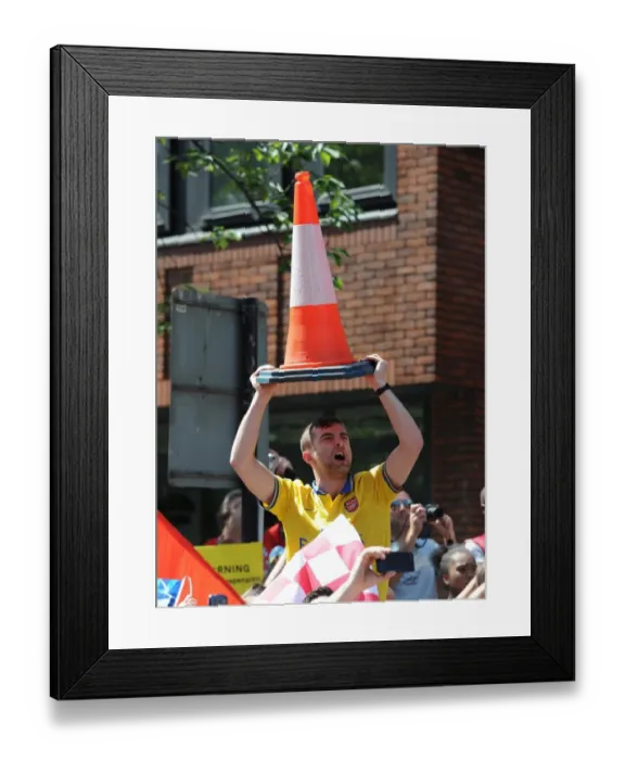 Framed Print : Arsenal Fans Celebrate Trophy Victory in Islington, May 18, 2014 Framed Print : Arsenal Fans Celebrate Trophy Victory in Islington, May 18, 2014