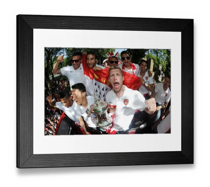 Framed Print : Arsenal FA Cup Champions: Ozil, Podolski, Flamini, Mertesacker, Gibbs, Giroud, Gnabry, Arteta Celebrate Victory