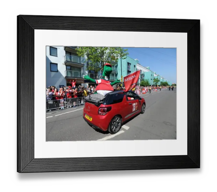 Framed Print : Arsenal's Triumphant Trophy Parade in Islington, May 18, 2014 Framed Print : Arsenal's Triumphant Trophy Parade in Islington, May 18, 2014