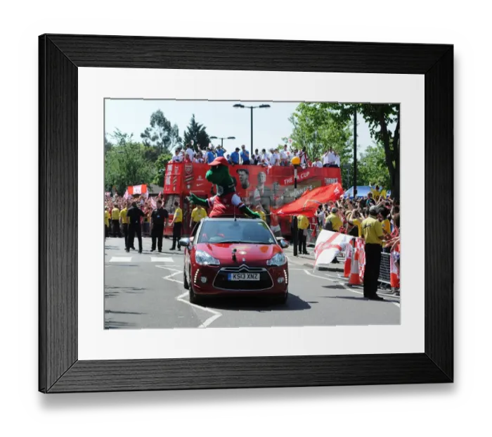 Framed Print : Arsenal's Triumphant Trophy Parade in Islington, May 18, 2014 Framed Print : Arsenal's Triumphant Trophy Parade in Islington, May 18, 2014