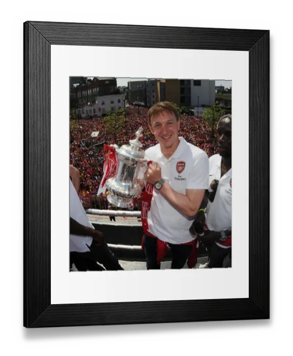 Framed Print : Arsenal FC: Celebrating FA Cup Victory - Kim Kallstrom at the Parade (2014) Framed Print : Arsenal FC: Celebrating FA Cup Victory - Kim Kallstrom at the Parade (2014)