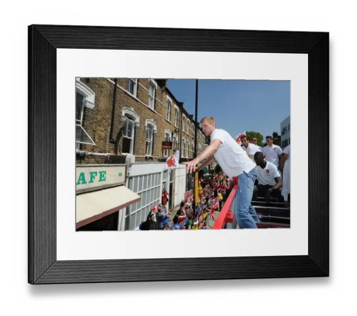 Framed Print : Arsenal FA Cup Victory: Per Mertesacker Celebrates with the Trophy