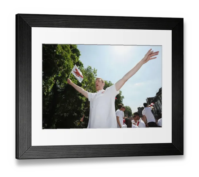 Framed Print : Per Mertesacker Celebrates FA Cup Victory with Arsenal during 2014 Trophy Parade in London