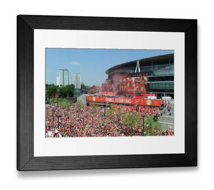 Framed Print : Arsenal FA Cup Victory Parade: Celebrating with the Trophy at Emirates Stadium (2014) Framed Print : Arsenal FA Cup Victory Parade: Celebrating with the Trophy at Emirates Stadium (2014)