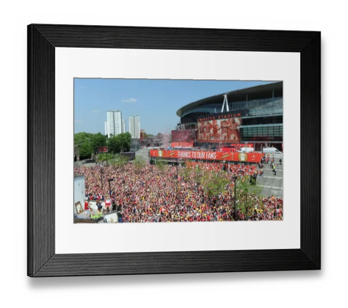 Framed Print : Arsenal FA Cup Victory Parade: Celebrating with the Trophy at Emirates Stadium (2014) Framed Print : Arsenal FA Cup Victory Parade: Celebrating with the Trophy at Emirates Stadium (2014)