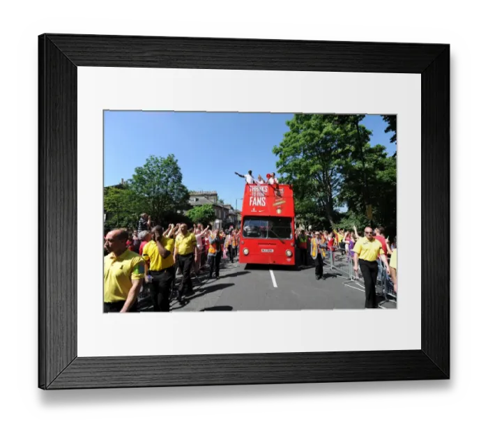 Framed Print : Arsenal FA Cup Trophy Parade. Islington, 18  /  5  /  14. Credit : Arsenal Football Club  /  David Price
