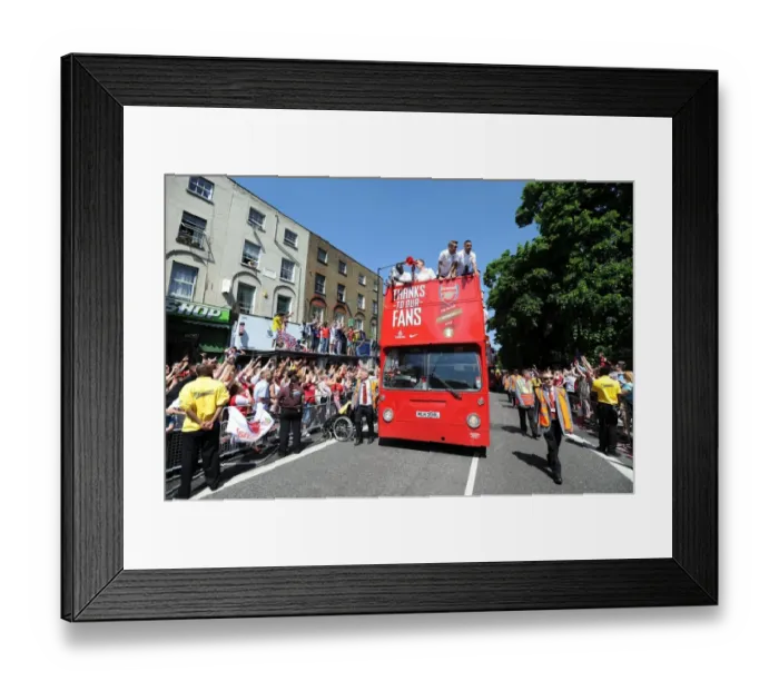 Framed Print : Arsenal's Triumphant FA Cup Parade through Islington, London (2014) Framed Print : Arsenal's Triumphant FA Cup Parade through Islington, London (2014)
