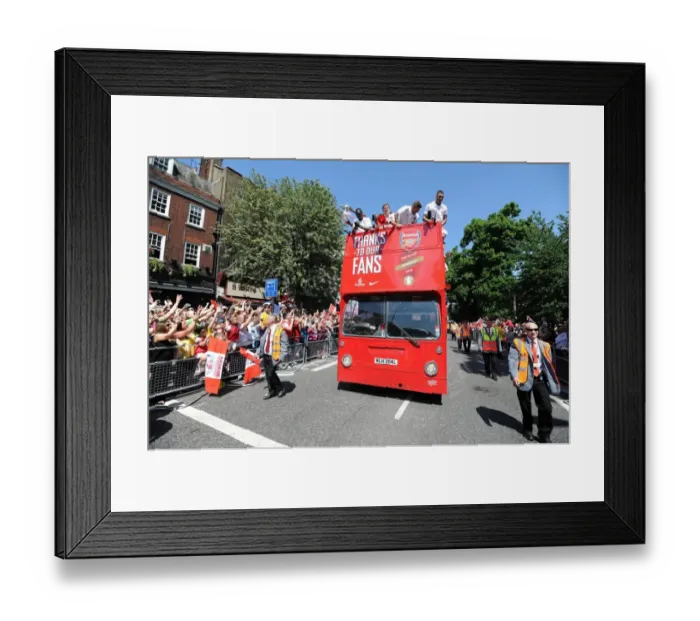 Framed Print : Arsenal's Triumphant FA Cup Parade through Islington, London (2014) Framed Print : Arsenal's Triumphant FA Cup Parade through Islington, London (2014)