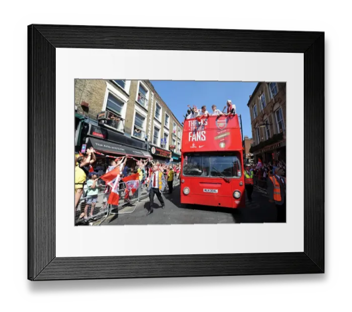 Framed Print : Arsenal's FA Cup Victory Parade through Islington, London (2014) Framed Print : Arsenal's FA Cup Victory Parade through Islington, London (2014)