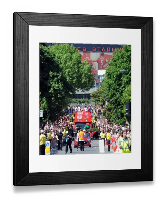 Framed Print : Arsenal's Triumphant Parade: Celebrating Victory in Islington, May 18, 2014