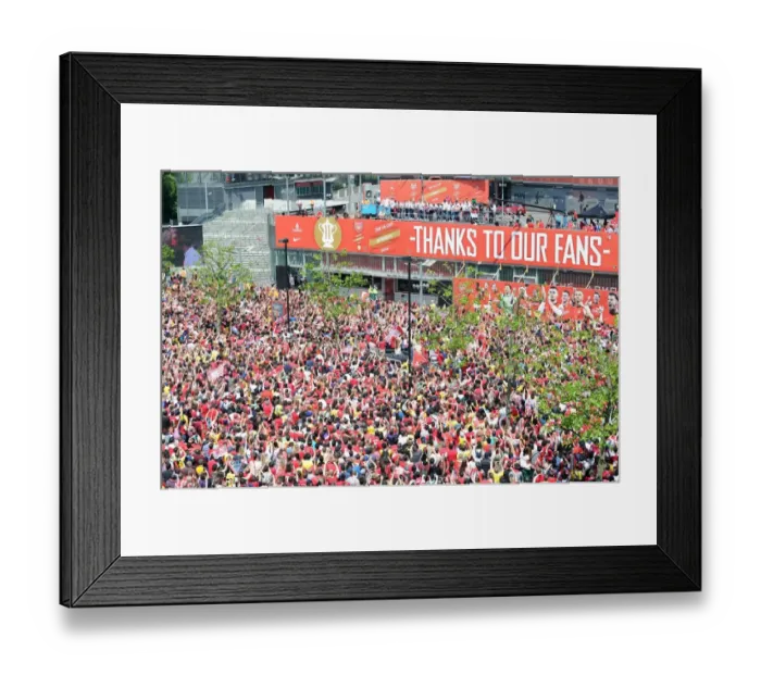 Framed Print : Arsenal's Triumphant Parade in Islington - 2014