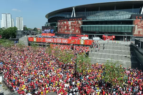 Arsenal's Triumph: The 2014 Parade in Islington