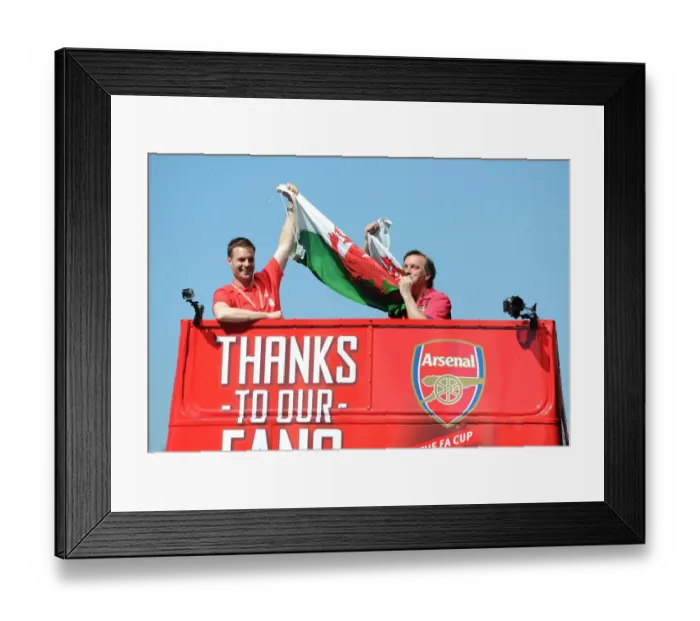 Framed Print : Jodie Trowsdale and Stuart MacFarlane (Arsenal). Pre Arsenal Trophy Parade. Islington, 18 / 5 / 14 Framed Print : Jodie Trowsdale and Stuart MacFarlane (Arsenal). Pre Arsenal Trophy Parade. Islington, 18 / 5 / 14