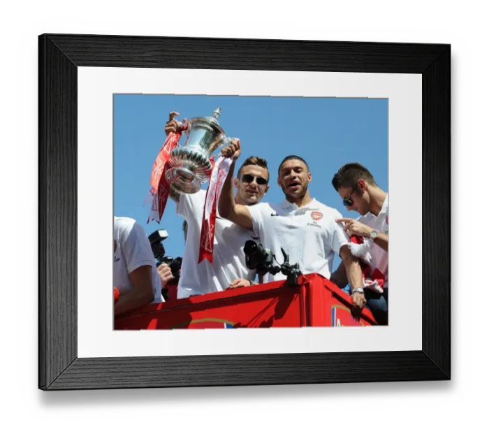 Framed Print : Jack Wilshere and Alex Oxlade-Chamberlain on the Arsenal Trophy Parade. Islington, 18 / 5 / 14 Framed Print : Jack Wilshere and Alex Oxlade-Chamberlain on the Arsenal Trophy Parade. Islington, 18 / 5 / 14