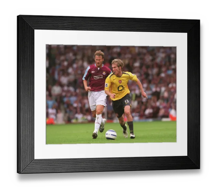 Framed Print : Alex Hleb (Arsenal) Teddy Sheringham (West Ham United) Framed Print : Alex Hleb (Arsenal) Teddy Sheringham (West Ham United)