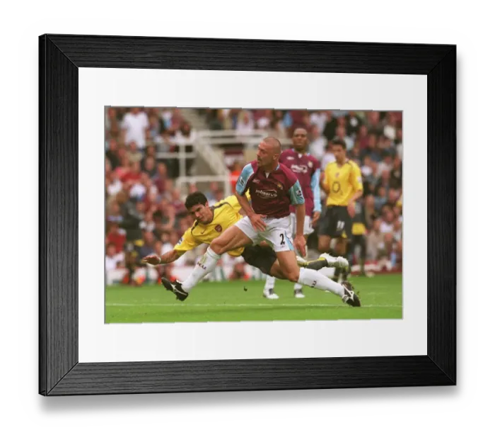 Framed Print : Jose Reyes (Arsenal) Tomas Repka (West Ham United). West Ham United 0: 0 Arsenal Framed Print : Jose Reyes (Arsenal) Tomas Repka (West Ham United). West Ham United 0: 0 Arsenal