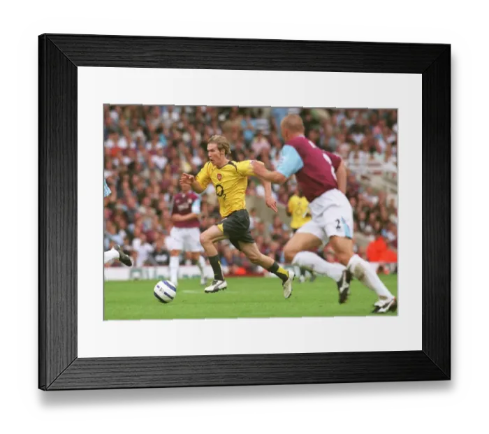 Framed Print : 0-0 Stalemate: Alex Hleb at Upton Park, Arsenal vs. West Ham United, FA Premiership, 2005