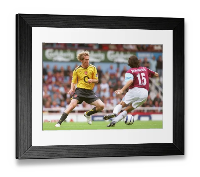 Framed Print : Alex Hleb (Arsenal) Yossi Benayoun (West Ham). West Ham United 0: 0 Arsenal