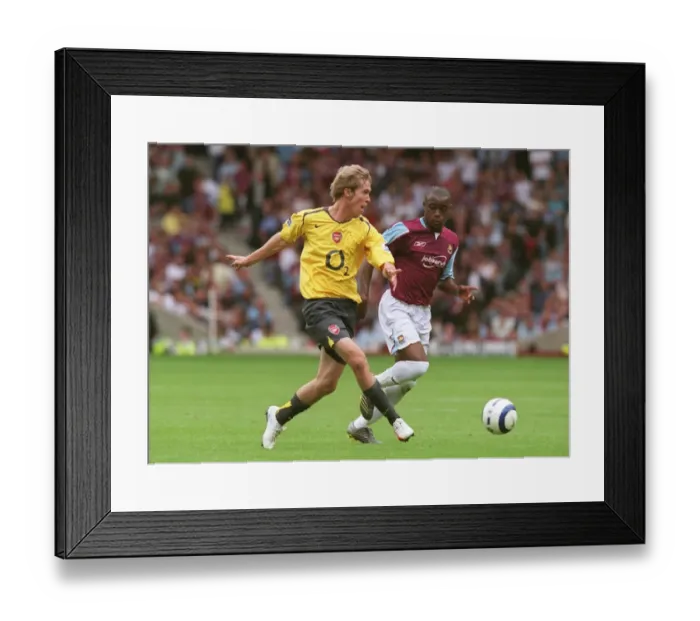 Framed Print : Alex Hleb (Arsenal) Nigel Reo-Coker (West Ham United)