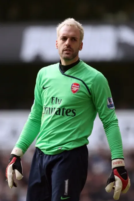 Framed Print : 0-0 Battle: Manuel Almunia's Perfect Game vs. Tottenham in Premier League Rivalry