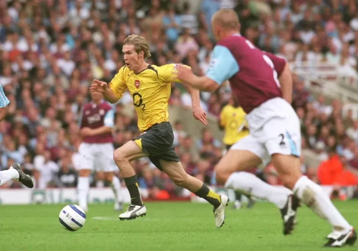 Framed Print : 0-0 Stalemate: Alex Hleb at Upton Park, Arsenal vs. West Ham United, FA Premiership, 2005