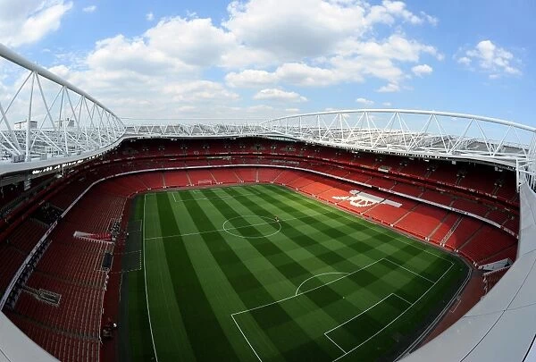 The 1st Marking Out of the new pitch. Emirates Stadium, 29  /  7  /  14. Credit : Arsenal