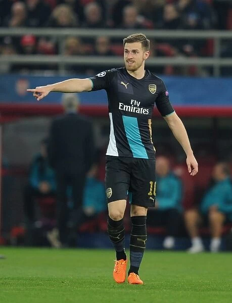 Aaron Ramsey in Action: Arsenal vs. Olympiacos, UEFA Champions League (December 2015)