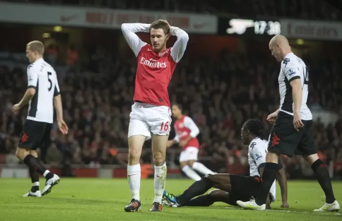 Framed Print : Aaron Ramsey in Action for Arsenal vs Fulham (2011-12) Framed Print : Aaron Ramsey in Action for Arsenal vs Fulham (2011-12)
