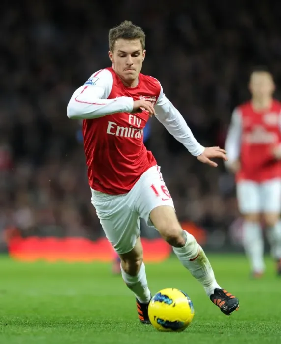 Framed Print : Aaron Ramsey in Action: Arsenal vs Manchester United, Premier League 2011-12