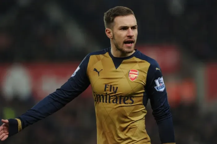 Framed Print : Aaron Ramsey in Action: Arsenal vs Stoke City (Premier League 2015-16) Framed Print : Aaron Ramsey in Action: Arsenal vs Stoke City (Premier League 2015-16)