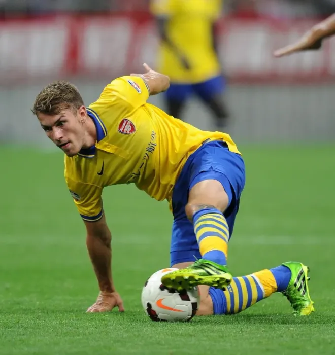 Framed Print : Aaron Ramsey in Action: Arsenal vs Urawa Red Diamonds, Japan 2013 Framed Print : Aaron Ramsey in Action: Arsenal vs Urawa Red Diamonds, Japan 2013