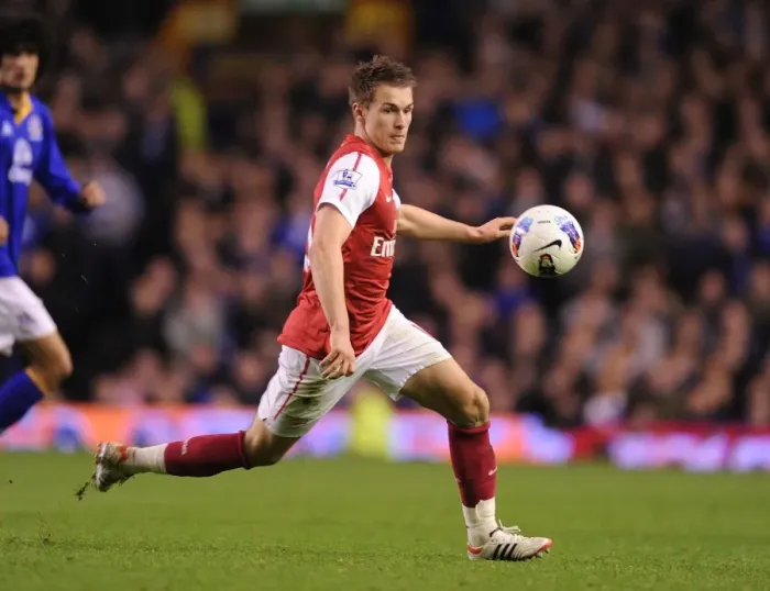 Framed Print : Aaron Ramsey in Action: Everton vs Arsenal, Premier League 2011-12 Framed Print : Aaron Ramsey in Action: Everton vs Arsenal, Premier League 2011-12