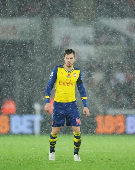 Framed Print : Aaron Ramsey in Action: Swansea vs Arsenal, Premier League 2014-15