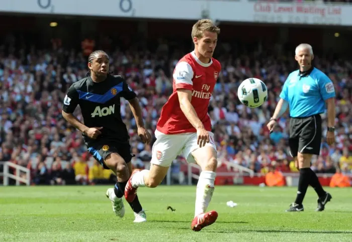 Framed Print : Aaron Ramsey (Arsenal) Anderson (Man Utd). Arsenal 1: 0 Manchester United