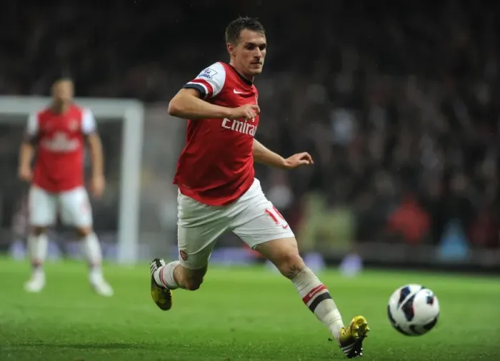 Framed Print : Aaron Ramsey (Arsenal). Arsenal 4: 1 Wigan Athletic. Barclays Premier League. Emirates Stadium