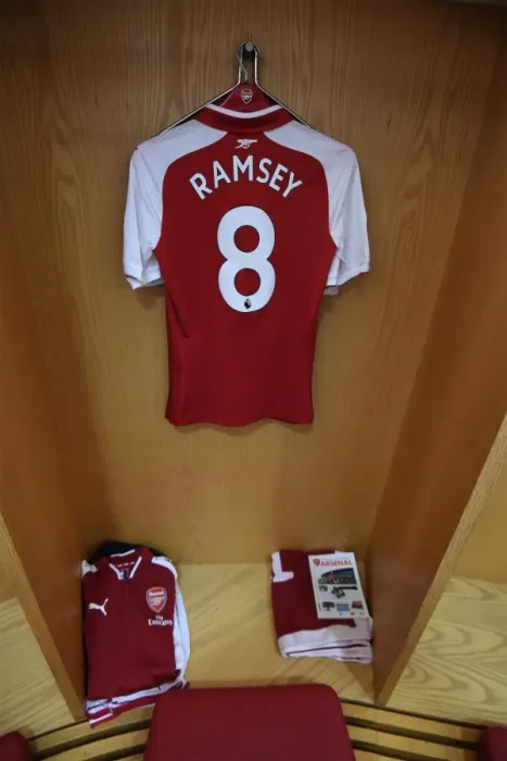 Framed Print : Aaron Ramsey in Arsenal Kit - Arsenal vs Manchester City, Premier League 2017-18 Framed Print : Aaron Ramsey in Arsenal Kit - Arsenal vs Manchester City, Premier League 2017-18